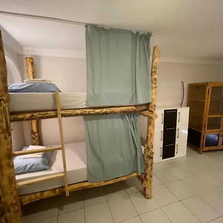 אכסניה Camp&hostel אנטליה